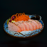 Sashimi Tartarki salmón 8u
